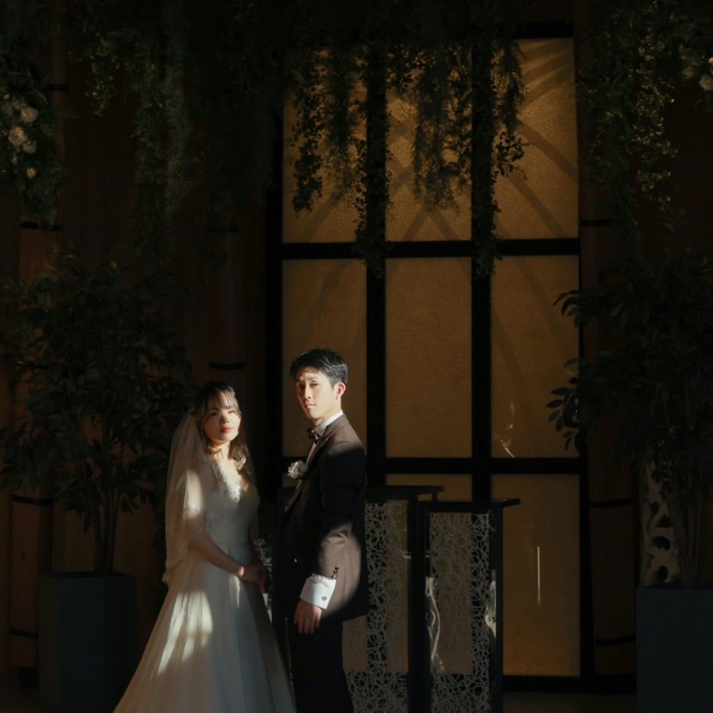 木漏れ日の美しいチャペルで | デコルテフォトグラフィー | 前撮り・フォトウェディング