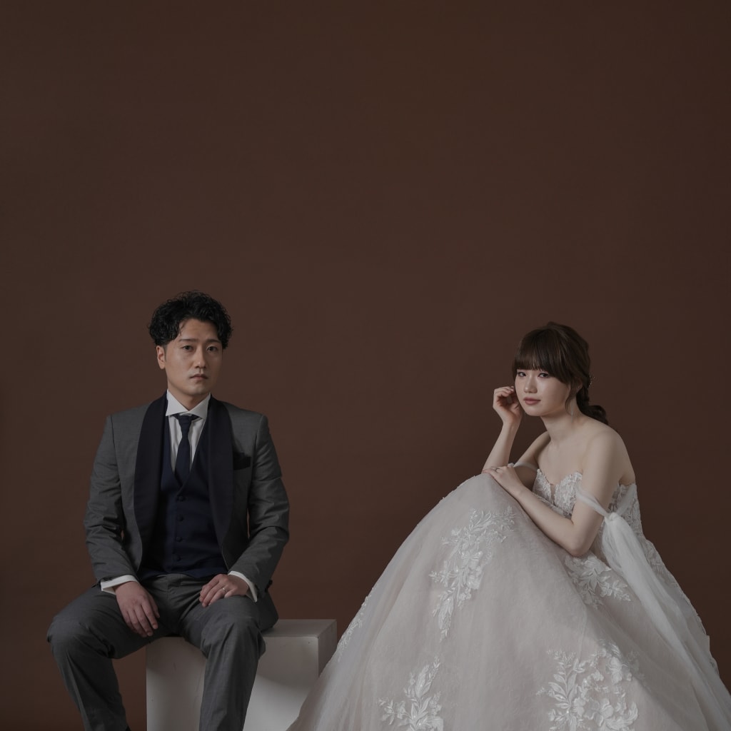 ブラウン背景でオシャレ可愛く撮っちゃおう！ | デコルテフォトグラフィー | 前撮り・フォトウェディング