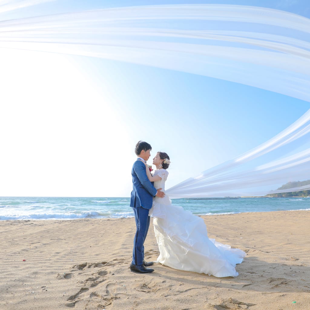 	大海原を背景に！夕日ヶ浦海岸ロケ | デコルテフォトグラフィー | 前撮り・フォトウェディング