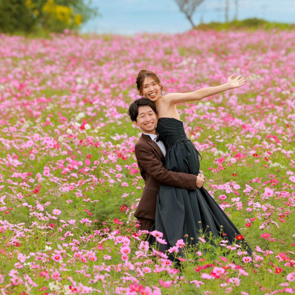 お花畑で | デコルテフォトグラフィー | 前撮り・フォトウェディング