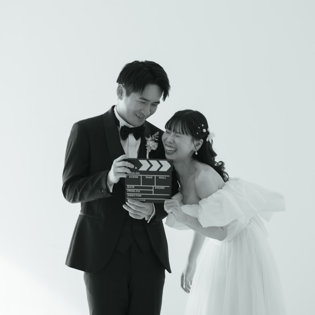 洋装×スタジオ×小物 | デコルテフォトグラフィー | 前撮り・フォトウェディング