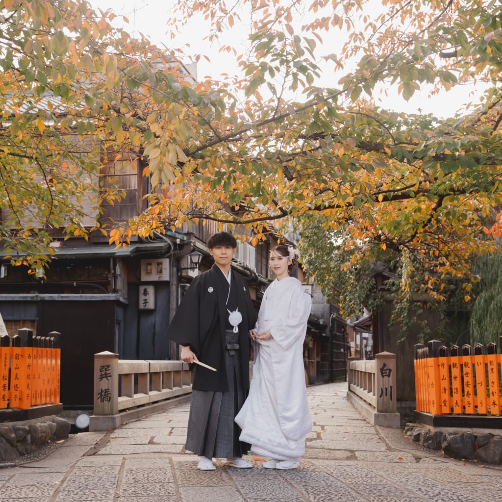 秋の祇園を歩く、白無垢ロケーションフォト