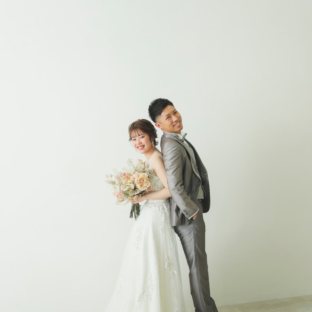 スタジオでシンプルに。おしゃれに。 | デコルテフォトグラフィー | 前撮り・フォトウェディング