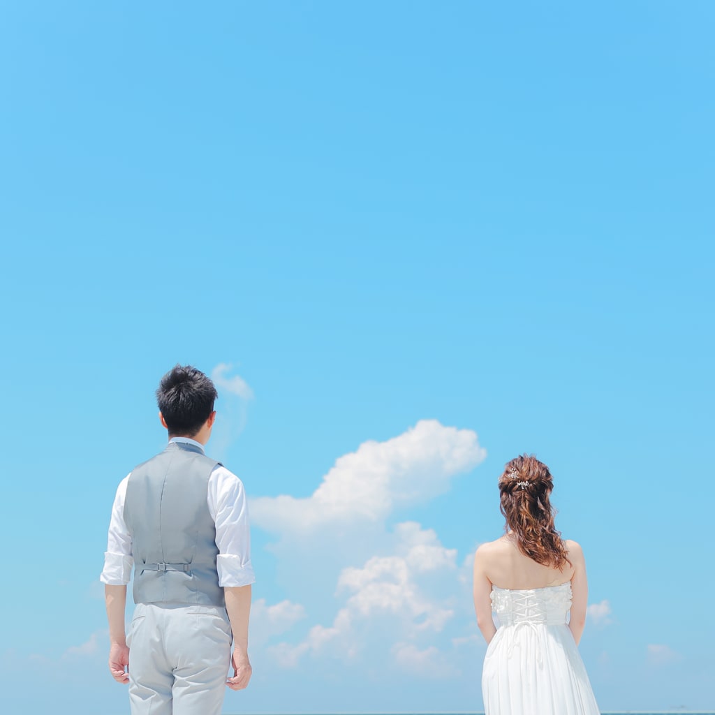 快晴の空の下で、ビーチフォト☀️ | デコルテフォトグラフィー | 前撮り・フォトウェディング
