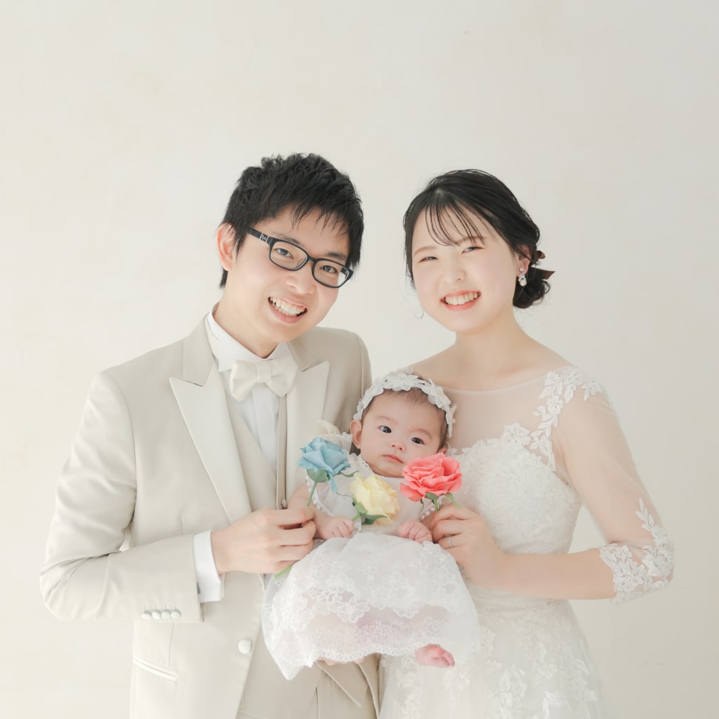 お子様も一緒に🌷洋装ハウススタジオでウェディングフォト♪ | デコルテフォトグラフィー | 前撮り・フォトウェディング