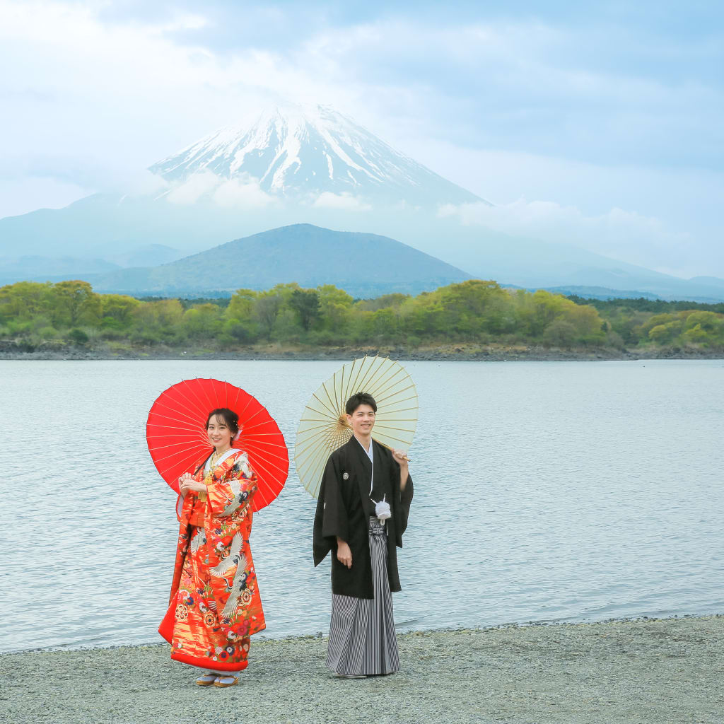 春の富士山和装、八重桜と富士山 | デコルテフォトグラフィー | 前撮り・フォトウェディング
