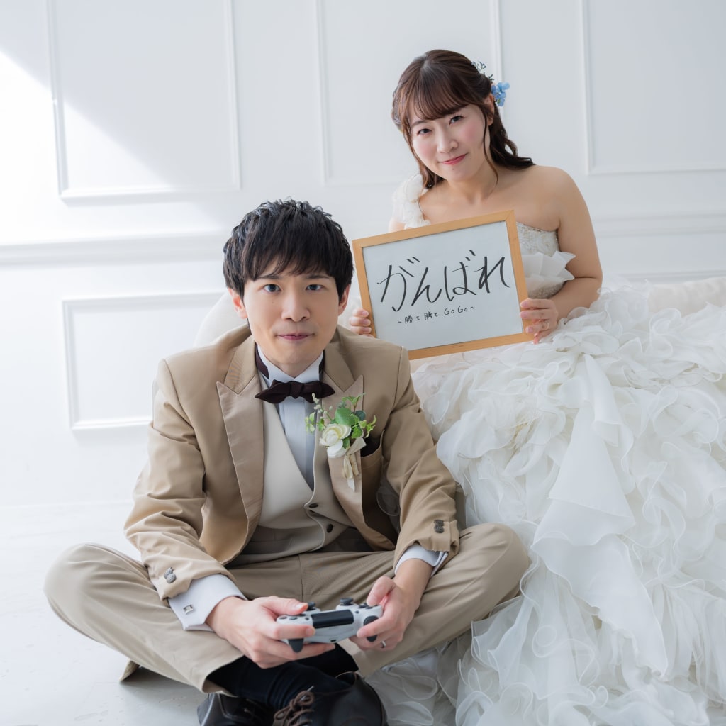 スタジオ内で笑顔の撮影 | デコルテフォトグラフィー | 前撮り・フォトウェディング