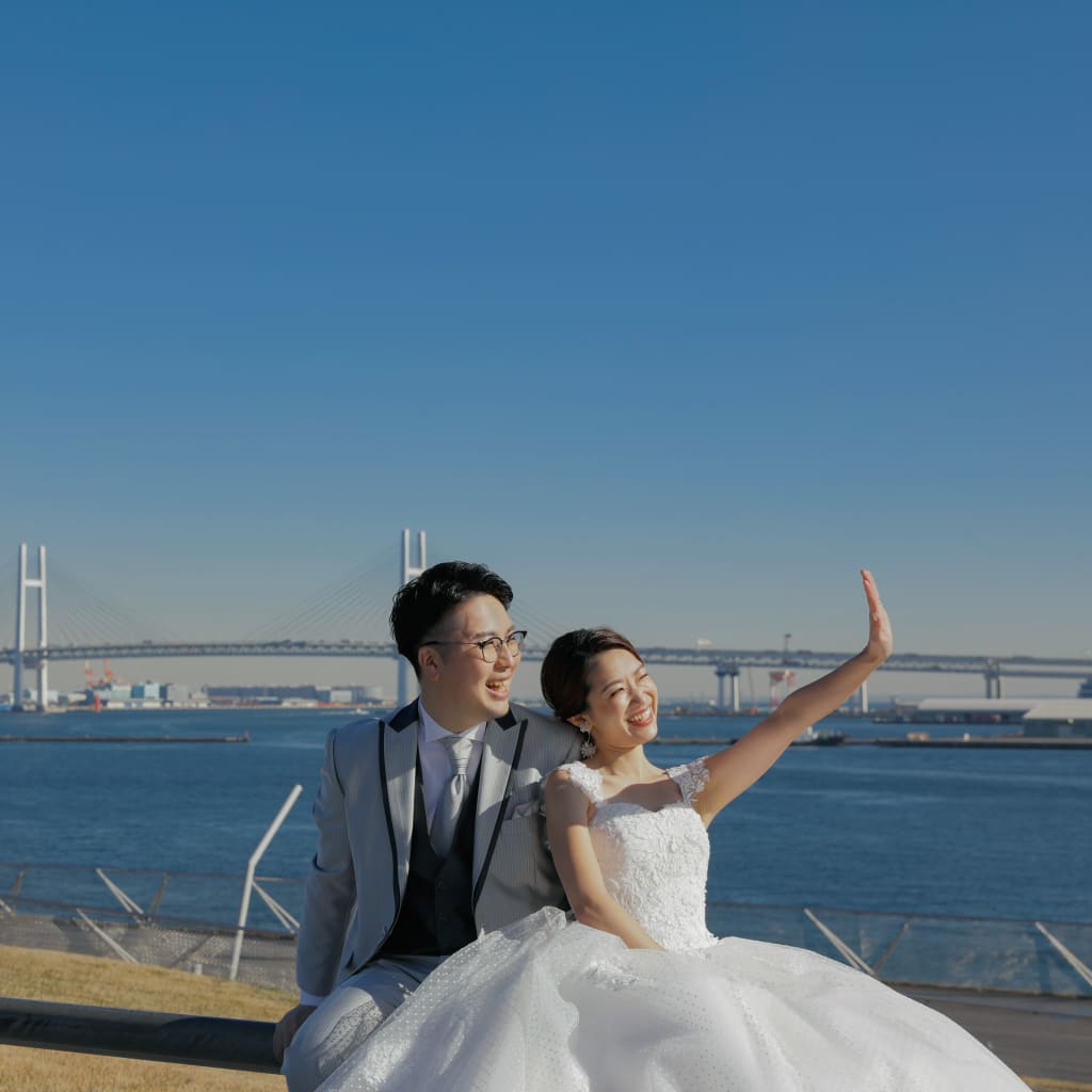 青空とみなとみらいと大桟橋 | デコルテフォトグラフィー | 前撮り・フォトウェディング