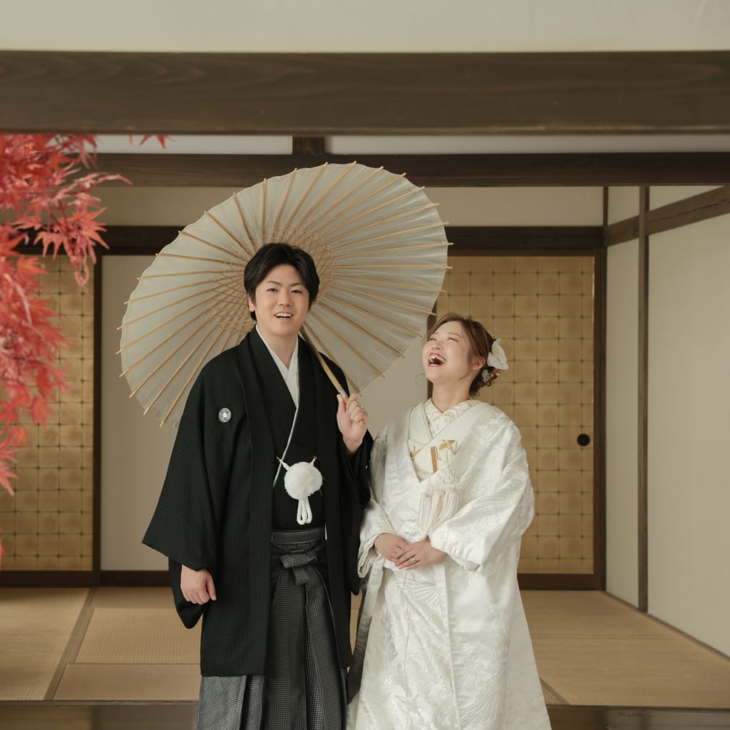 季節感も自由に選べる！屋内庭園スタジオ | デコルテフォトグラフィー | 前撮り・フォトウェディング