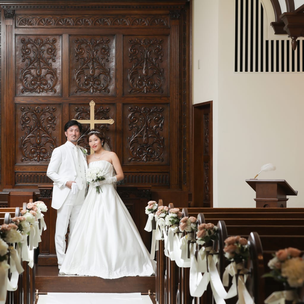 暖かなウッド調のチャペルで結婚式さながらにphoto by谷澤明美 | デコルテフォトグラフィー | 前撮り・フォトウェディング