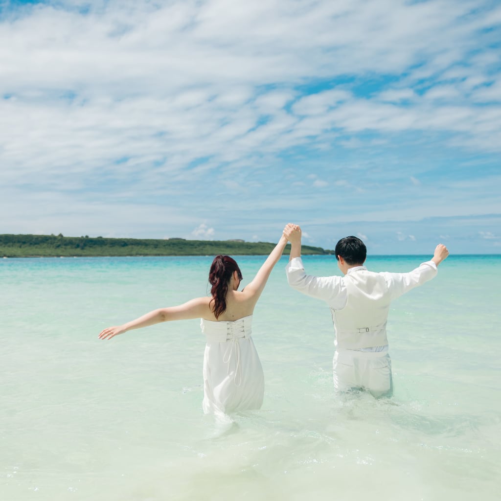 海へダイブ！！！ | デコルテフォトグラフィー | 前撮り・フォトウェディング