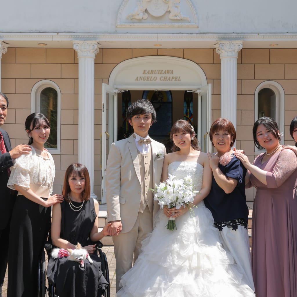 家族と友人に囲まれて | デコルテフォトグラフィー | 前撮り・フォトウェディング