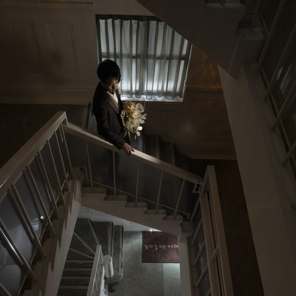 クールでスタイリッシュに「ラ・バンク・ド・ロア」 | デコルテフォトグラフィー | 前撮り・フォトウェディング