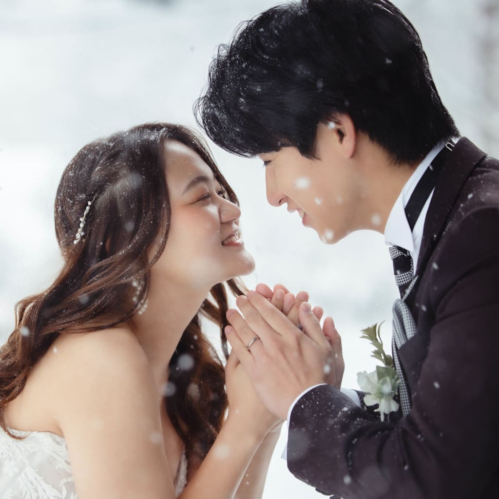 白い世界、二人の温度 | デコルテフォトグラフィー | 前撮り・フォトウェディング