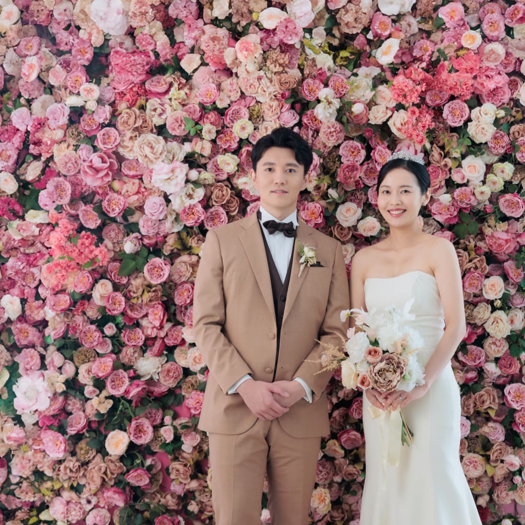 洋装ハウススタジオで華やかなお写真を！ | デコルテフォトグラフィー | 前撮り・フォトウェディング