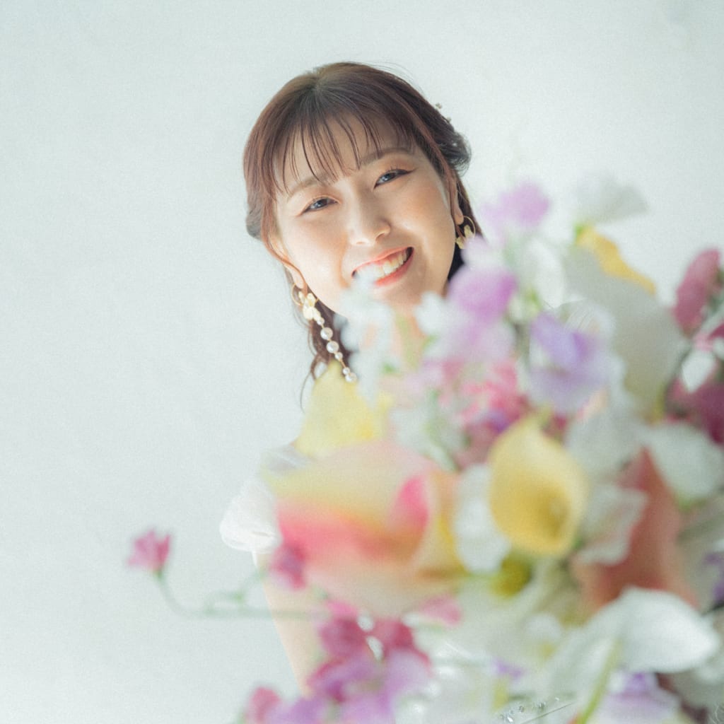 シンプルと可愛い！！お花のスタジオ | デコルテフォトグラフィー | 前撮り・フォトウェディング