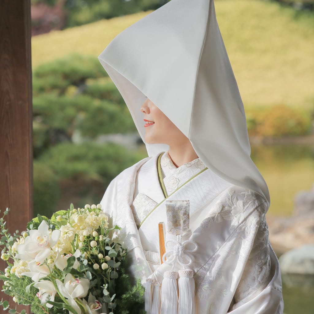 綿帽子で庭園 | デコルテフォトグラフィー | 前撮り・フォトウェディング