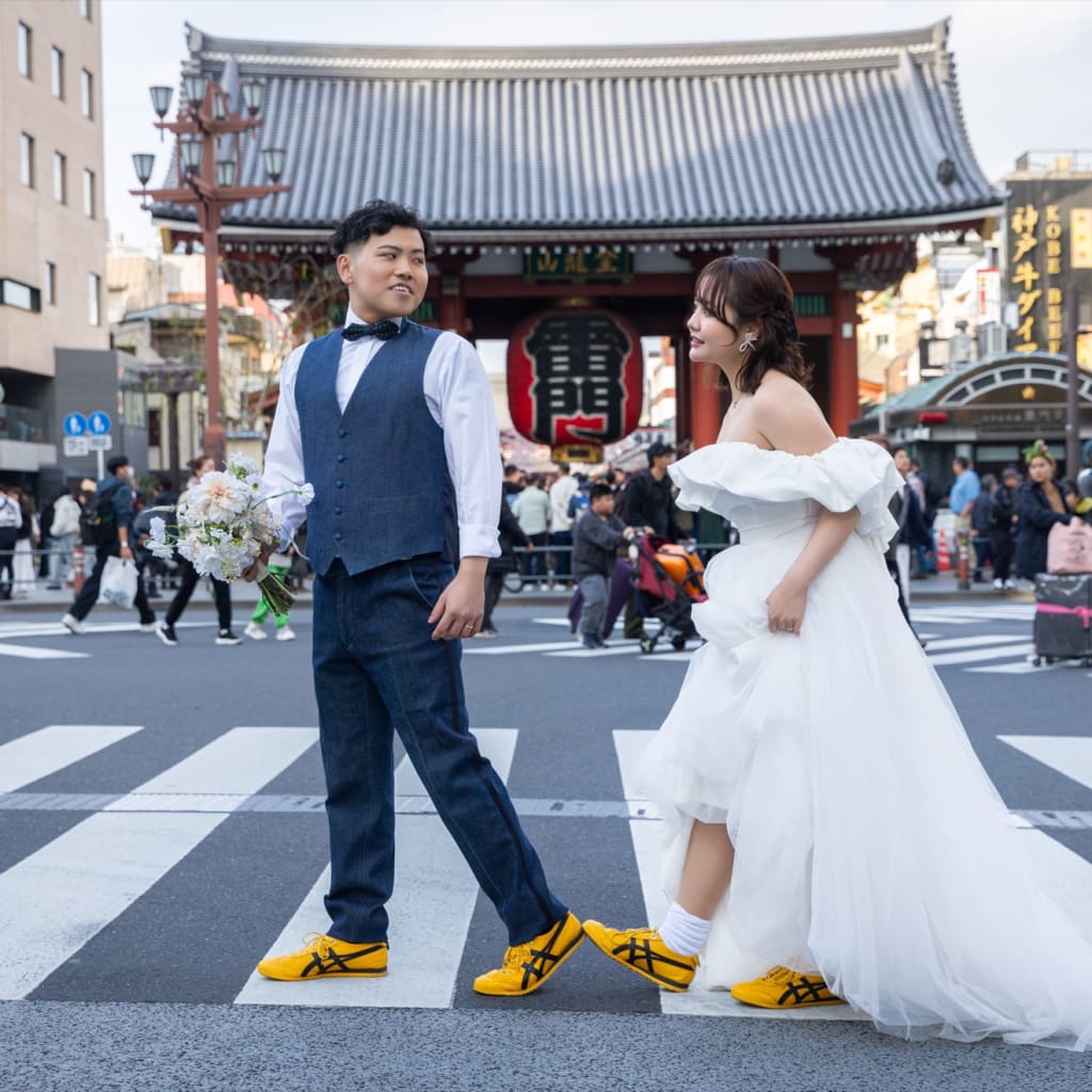 同じスニーカーで歩く、浅草の一日。洋装ロケーション撮影