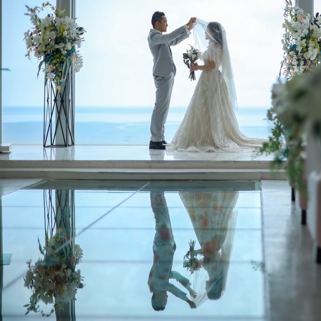 優しい光とビーチとチャペル