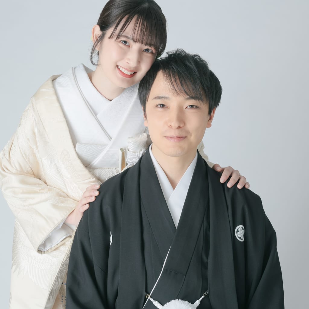 シンプルなスタジオでおふたりらしく | デコルテフォトグラフィー | 前撮り・フォトウェディング