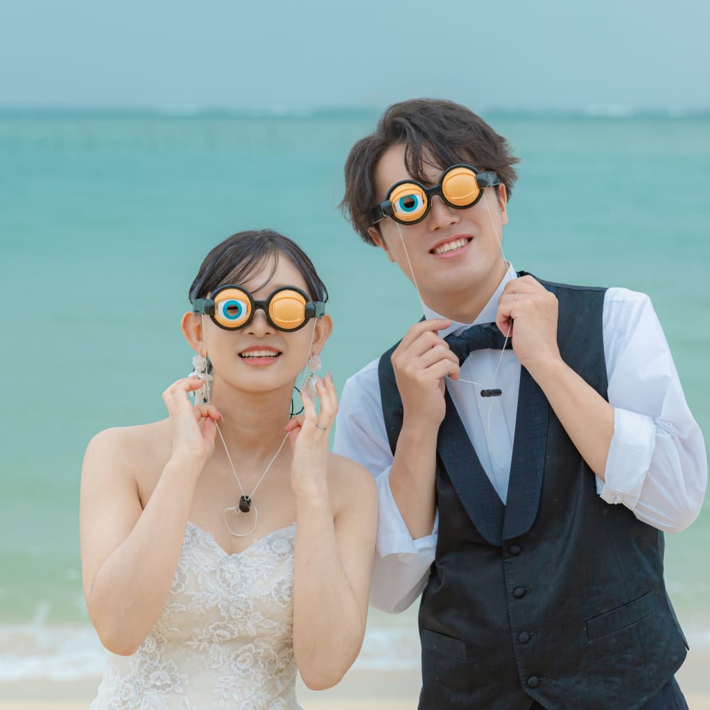 アラハビーチでアイテム盛りだくさん☆ | デコルテフォトグラフィー | 前撮り・フォトウェディング