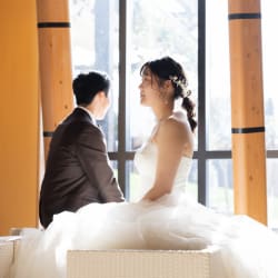 光がさすチャペルで