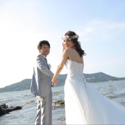 家族や友人と一緒にフォトウエディング