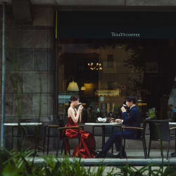 馬車道ロケーションでカッコよく