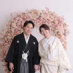 屋内庭園で桜と和装