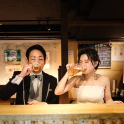 いつもの居酒屋、特別な姿、サイコーの乾杯