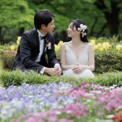 お花いっぱいのスタジオ＆代々木公園の緑で魅せる、爽やか洋装フォト