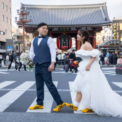 同じスニーカーで歩く、浅草の一日。洋装ロケーション撮影