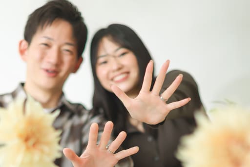 私服で残す結婚記念の写真