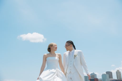 青空と潮風に包まれた大桟橋ロケーション