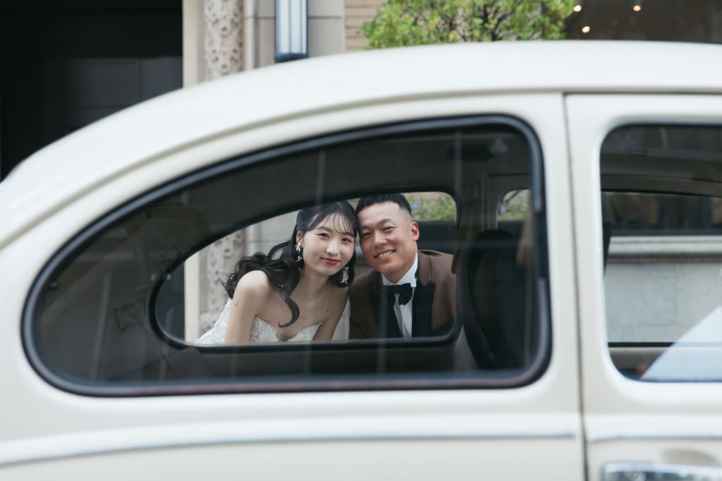 クラシカルな街並みで叶えた、おふたりらしい洋装前撮り