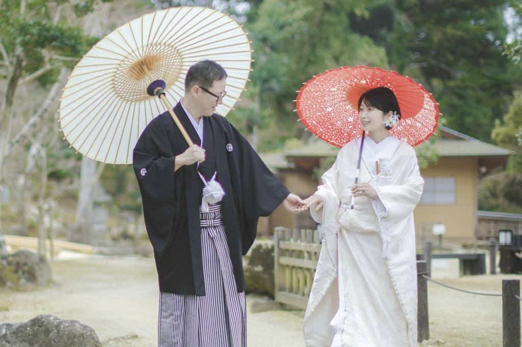 和装の美しさが映える瑜伽山園地