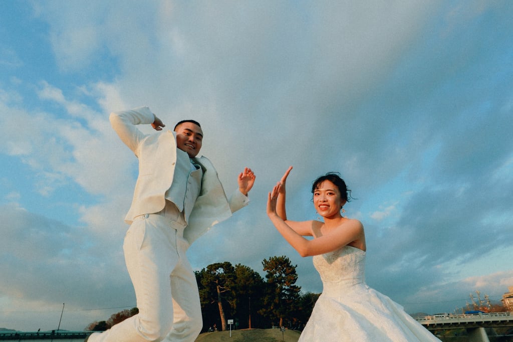 川辺でアタック！アクティブなワンシーンも！