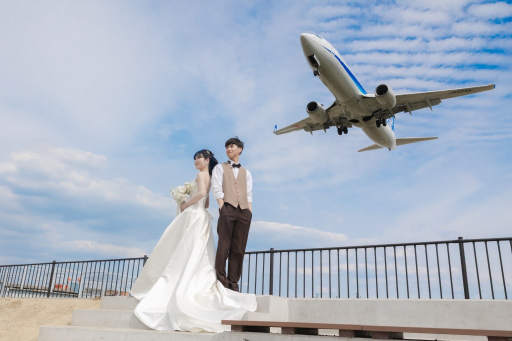 飛行機の見える公園で