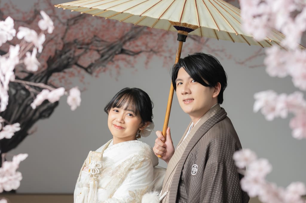 伝統が紡ぐ日本の美と、光あふれる洋装ドレスで