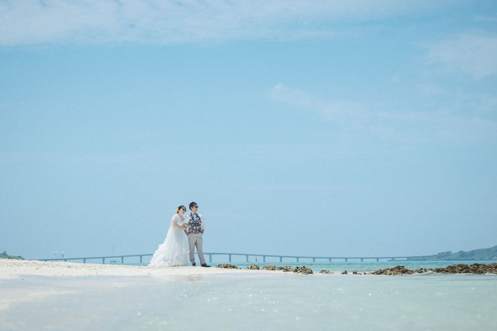 リゾートで撮る綺麗な海とビーチでの前撮り