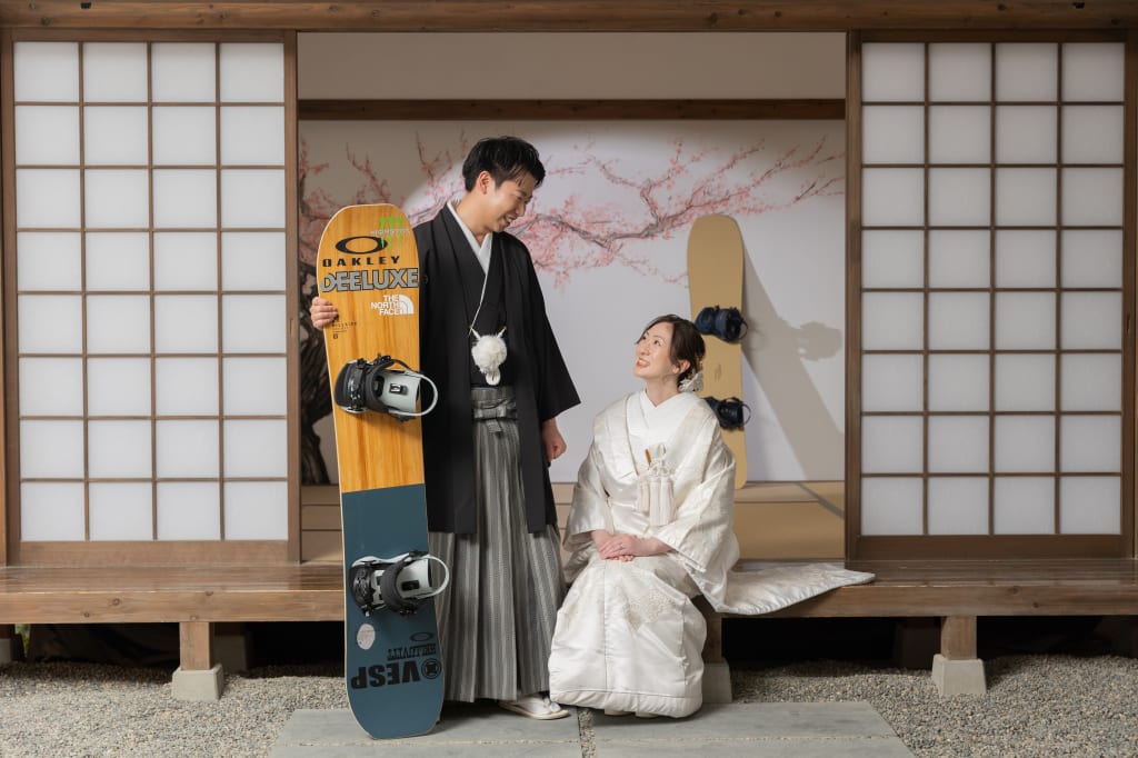 伝統の和装に「自分たちらしさ」を添えて。笑顔あふれる前撮り撮影