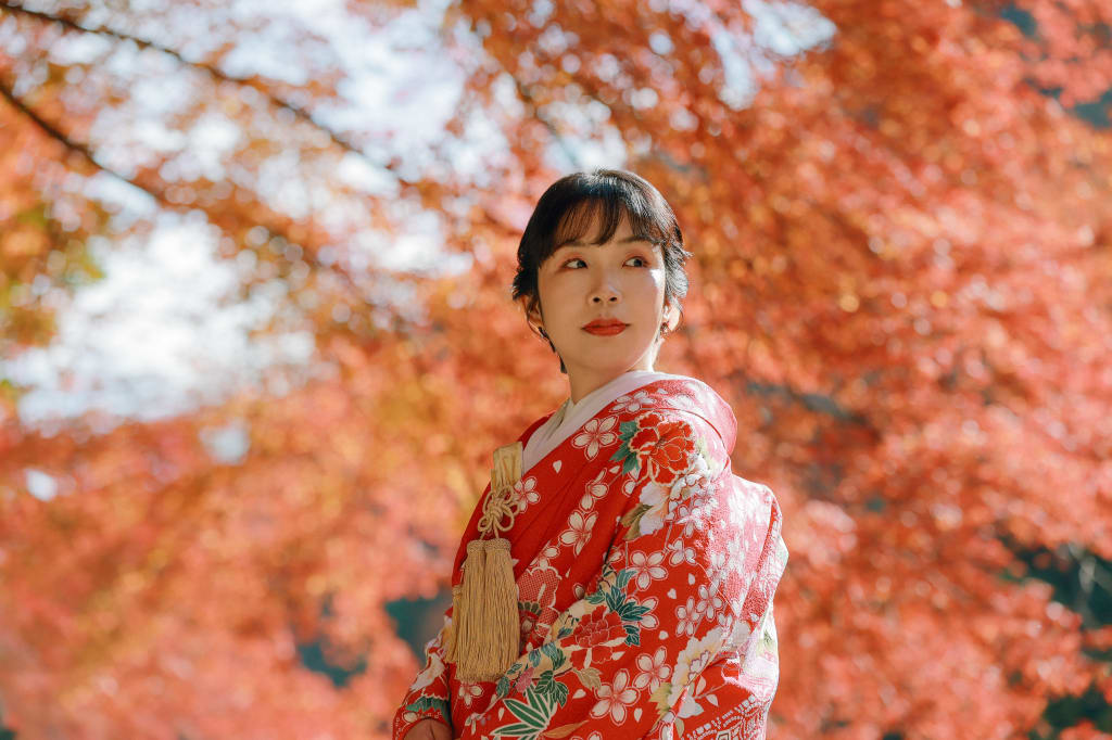 紅葉に囲まれたウェディングフォト