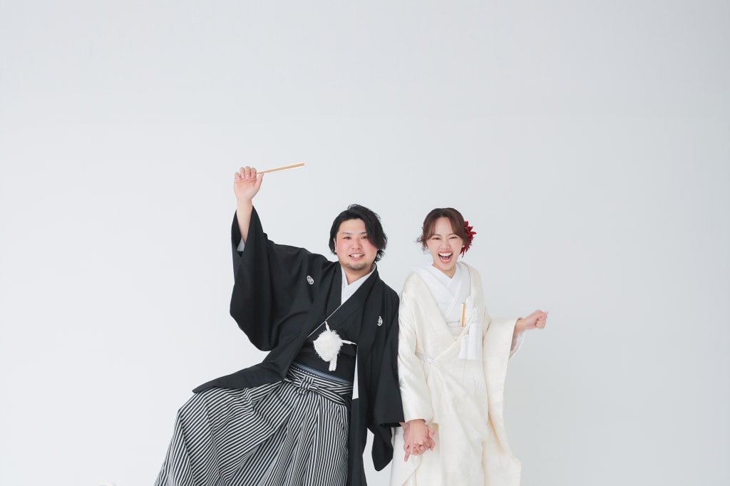 	結婚招待状にピッタリな写真が撮れる「スタジオPLUS」！