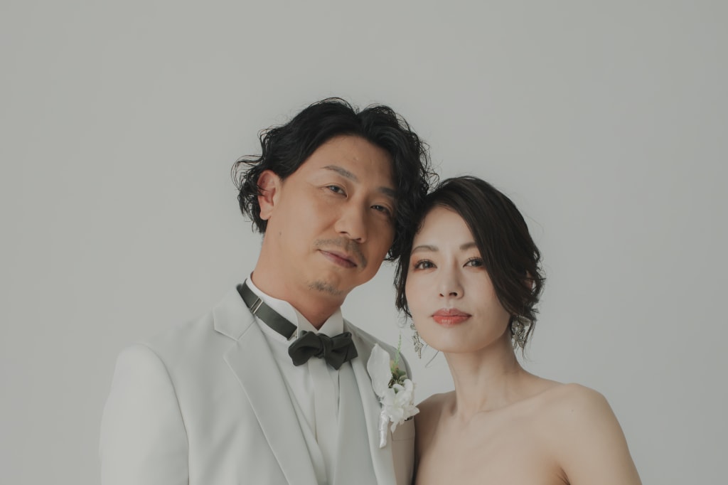 シンプルに、お二人の魅力を最大限に残す「洋装スタジオプラン」