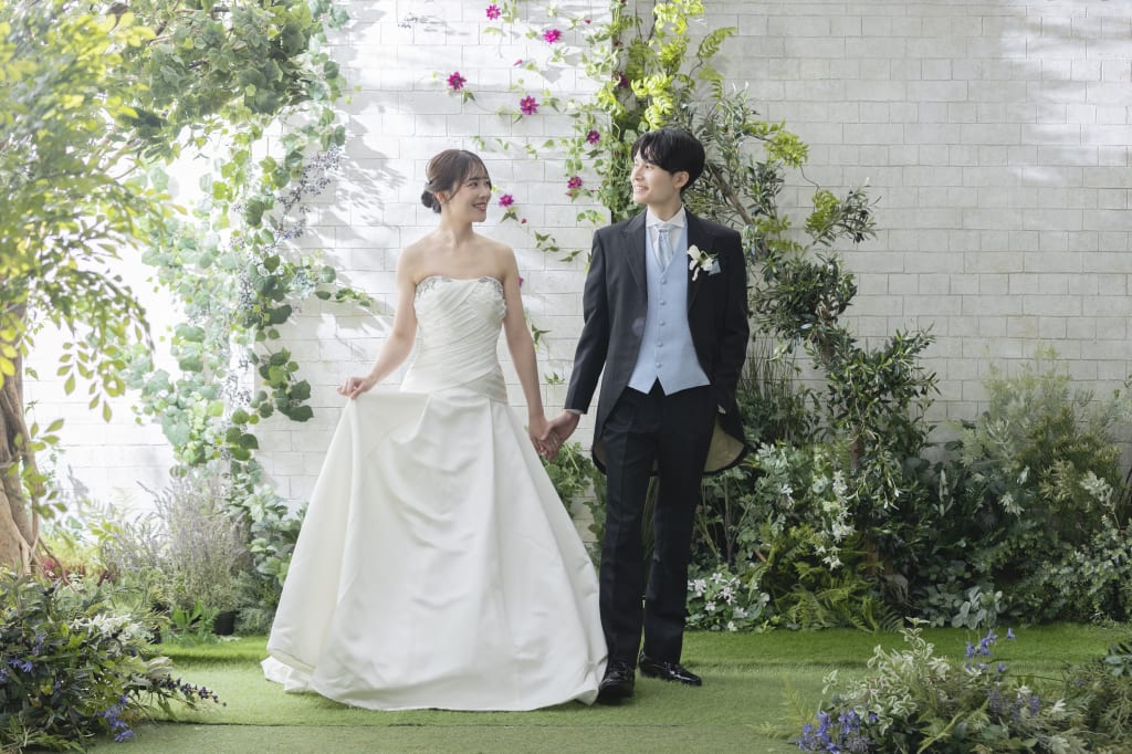 光とお花に囲まれた洋装ハウススタジオ