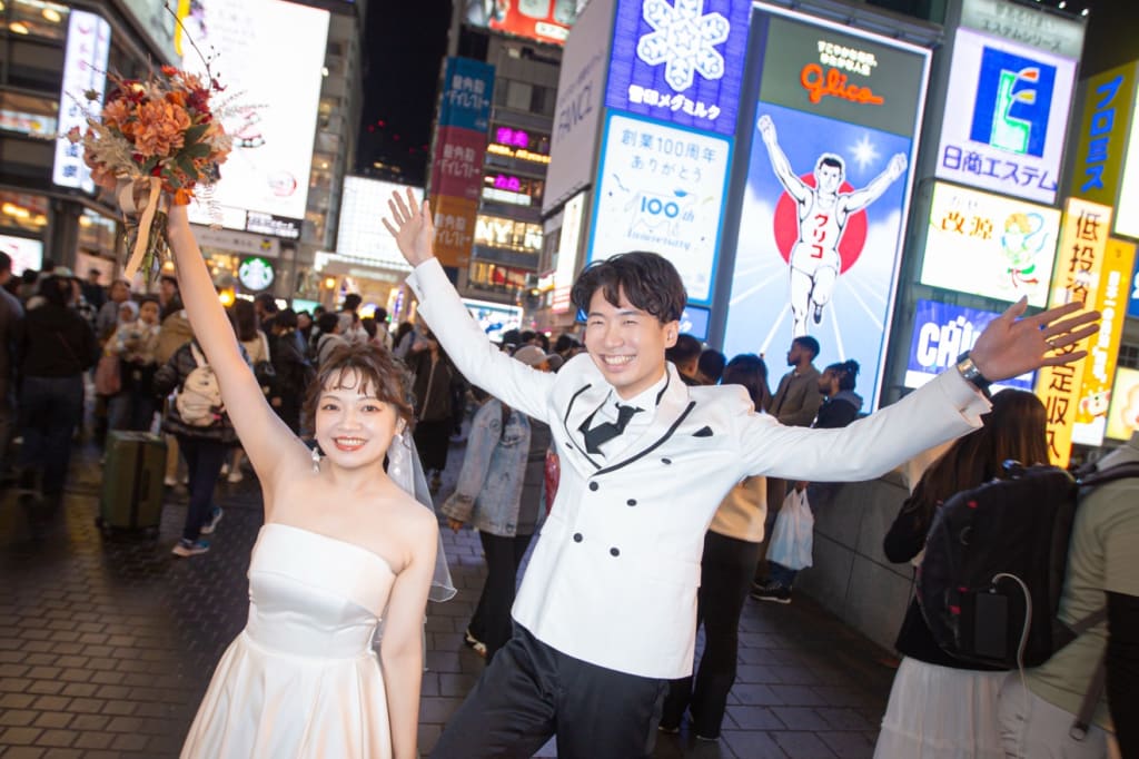 ネオンとドレス