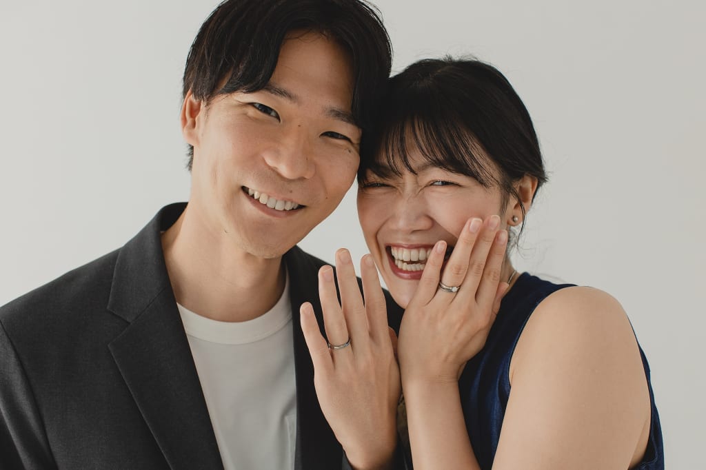 想いを込めた手作りブーケとともに！笑顔あふれる特別な入籍フォト