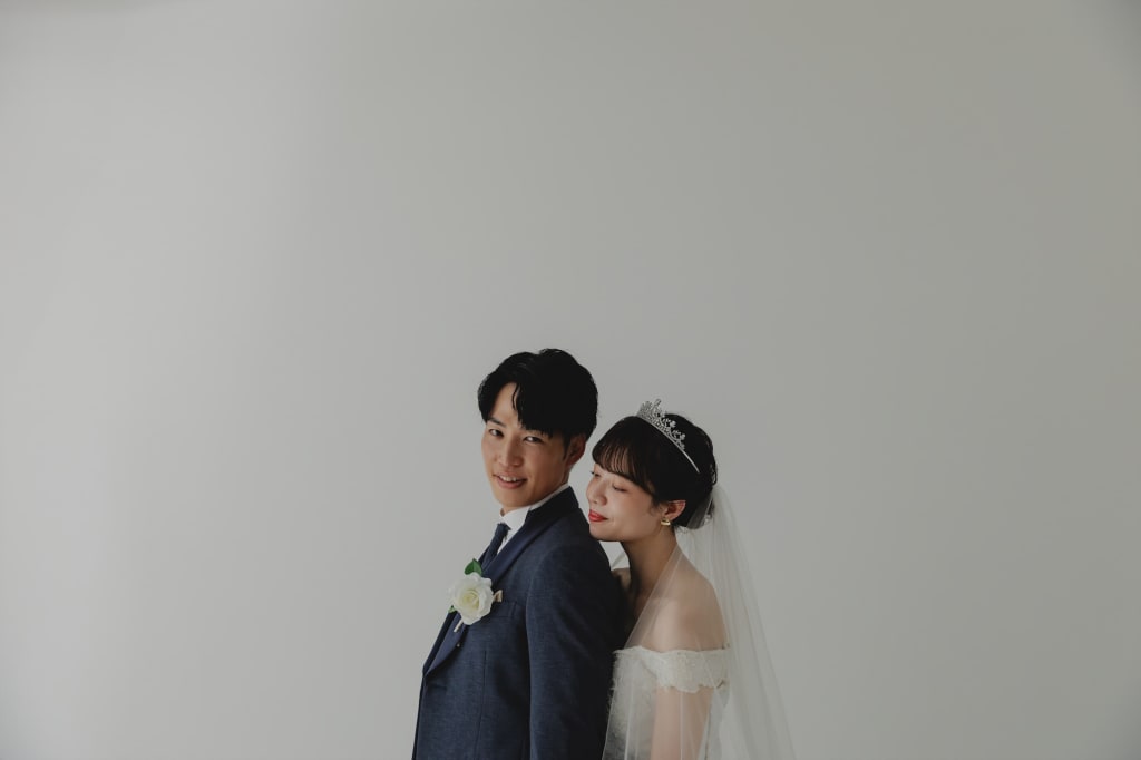 綿帽子姿の和装から洗練された洋装へ！笑顔広がるスタジオ撮影