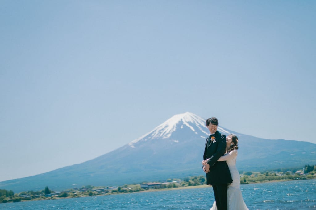 滝や富士五湖で富士山ウェディングフォト