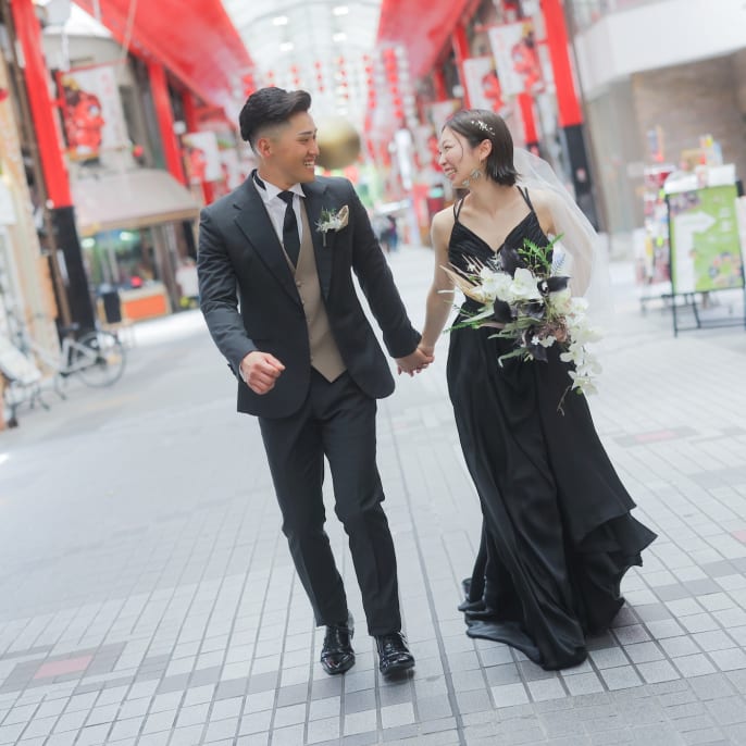 ブラックコーデ× ハンバーガー | デコルテフォトグラフィー | 前撮り・フォトウェディング